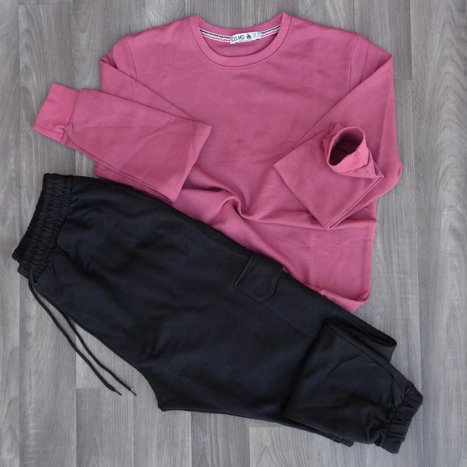 Ensemble Jogging Cargo Noir + Sweat Grenat Kelmo