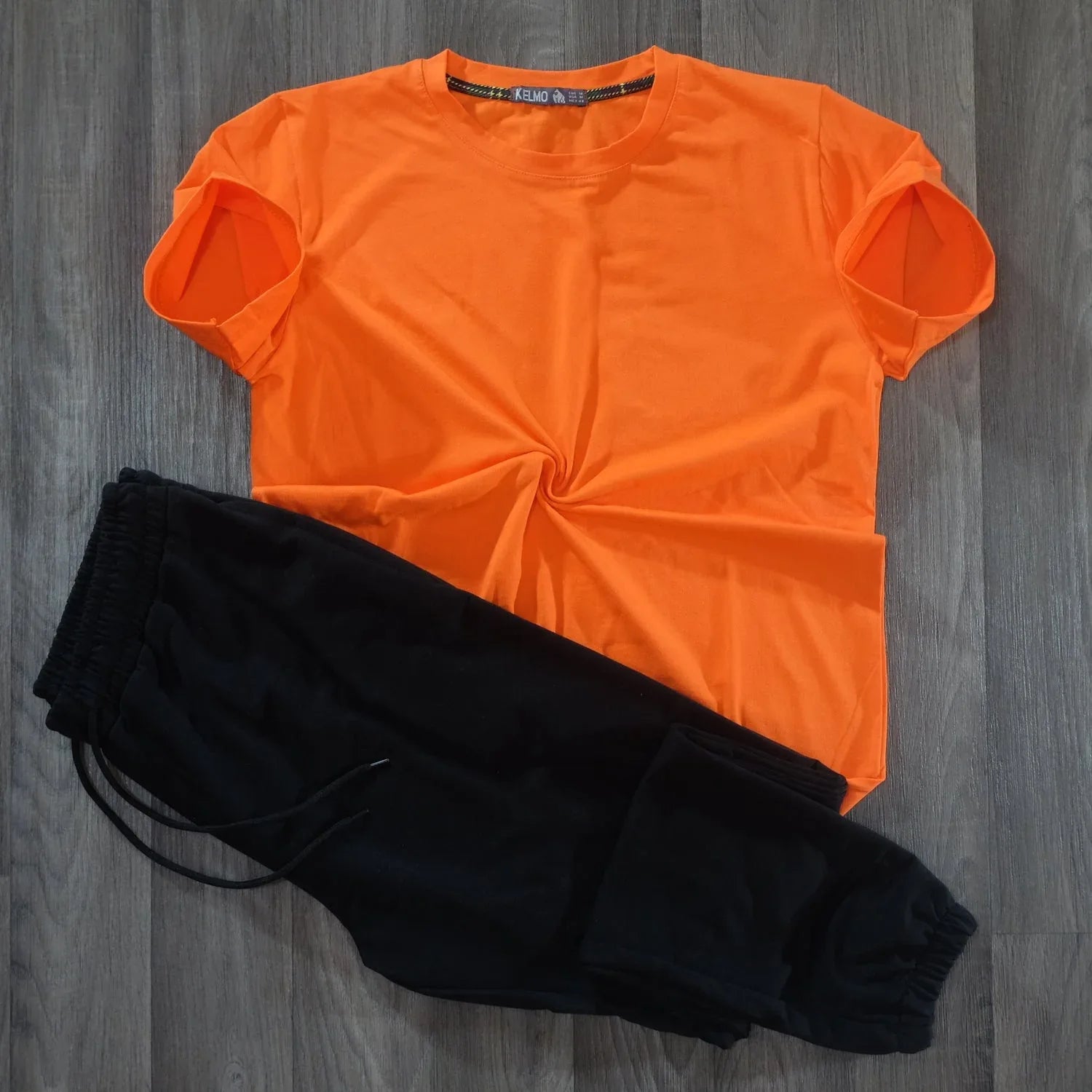Ensemble T-Shirt Orange + Jogging Noir Kelmo