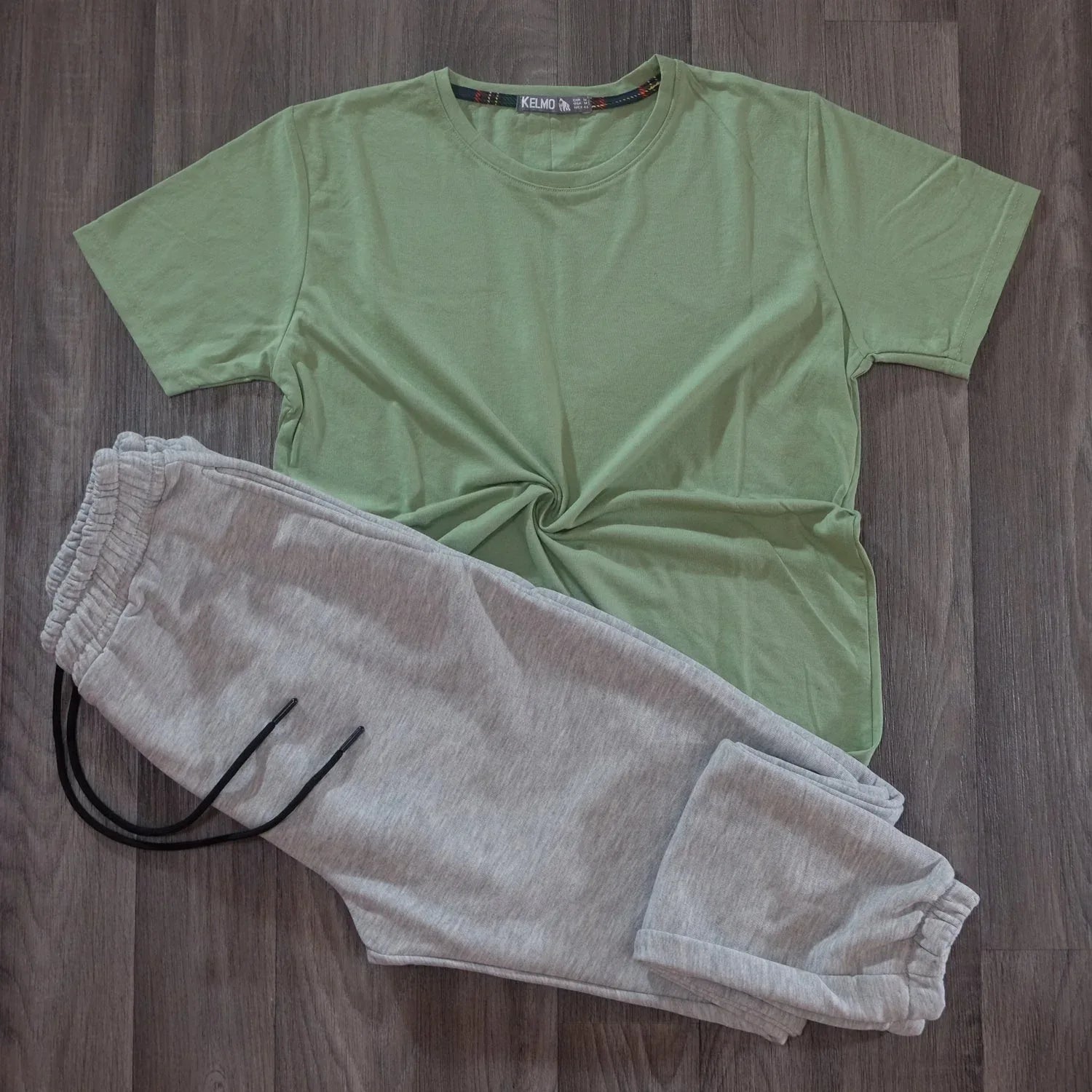 Ensemble T-Shirt Vert Nik + Jogging Gris Chine Clair Kelmo